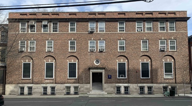 Mark Alden Branch ’86